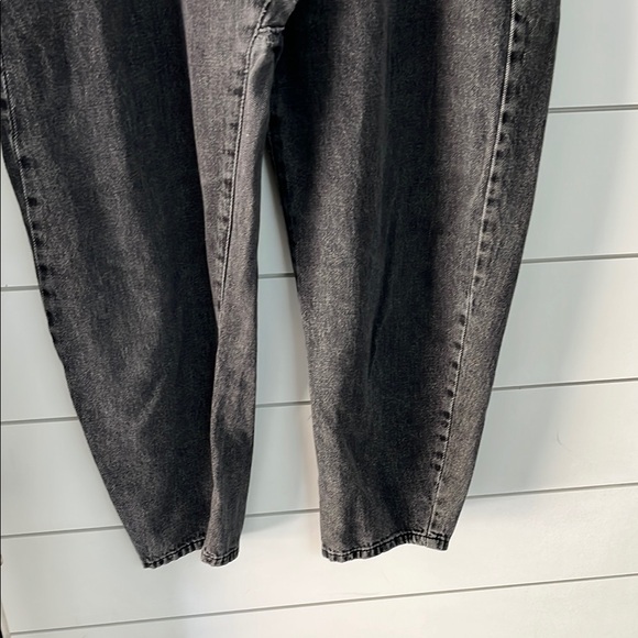 💥$5 SALE💥ZARA Black Denim Overalls with Vintage Appeal - Picture 4 of 10